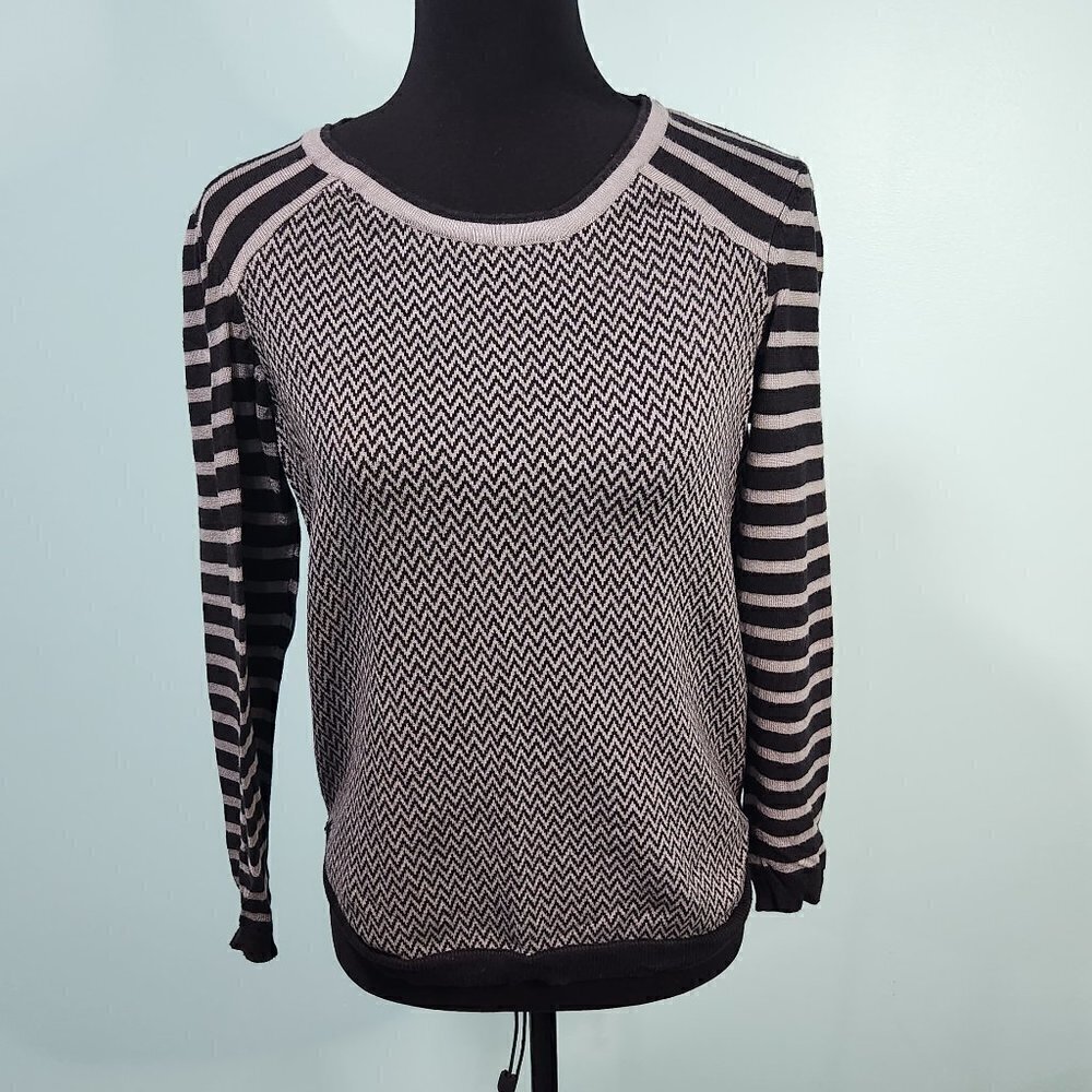 Chevron Stripe Sweater NY Collection
Lot I